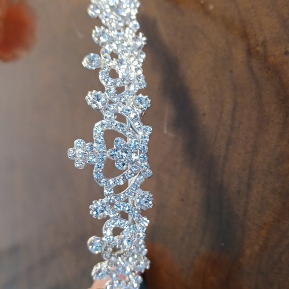 NEW. Bridal Headwear Tiera / Bride Wedding accessory 5727 - Picture 5 of 9